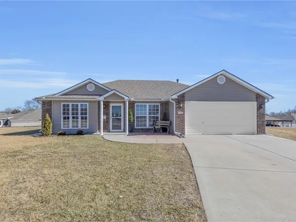 723 Seminole Ct, Raymore, MO 64083