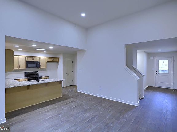 3rd image of 7264 White Oak Blvd