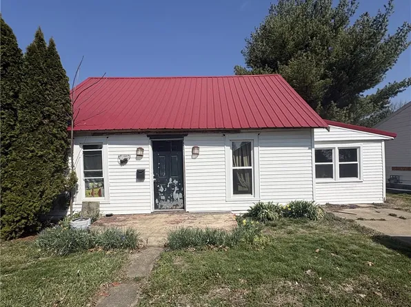 221 E Cherry St, Moweaqua, IL 62550