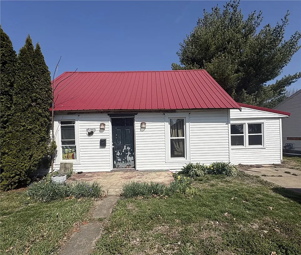 221 E Cherry St photo 1