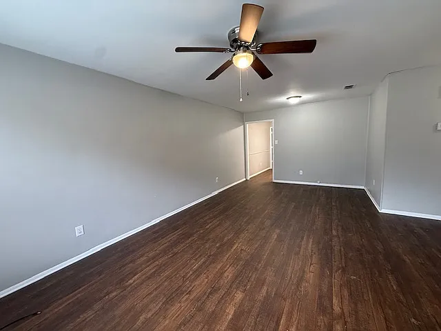 2 bed, 1.5 bath, 900 sqft, $1,295 — Photo 2