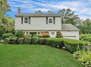 21 Pamela Ln, Valhalla, NY 10595