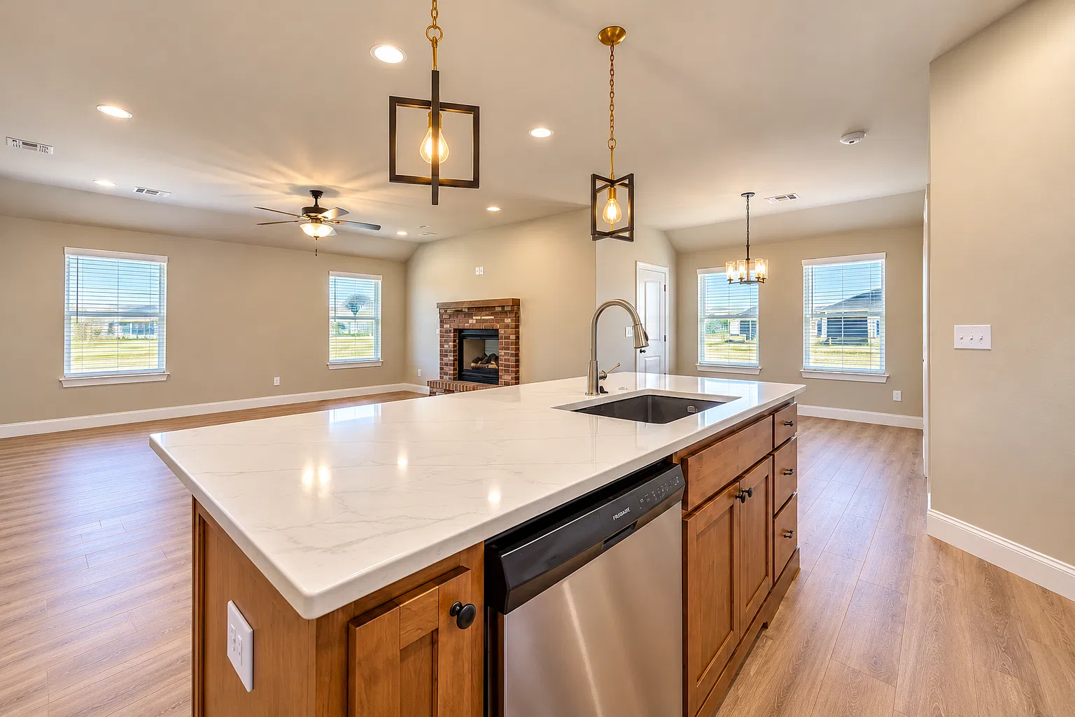 4 bed, 1749 sqft, $2,150 — Photo 3