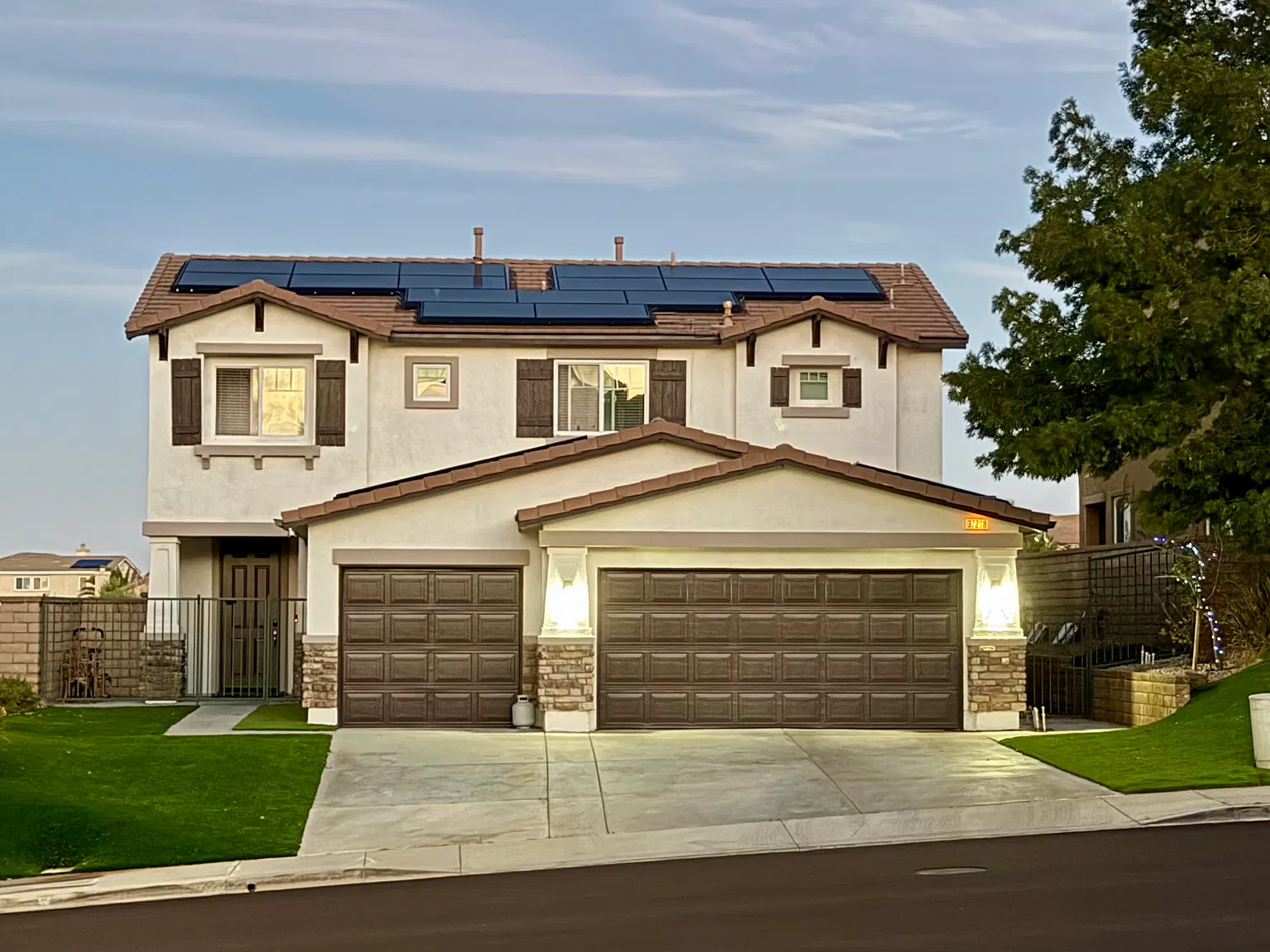 5 bed, 2455 sqft, $4,695 — Photo 2