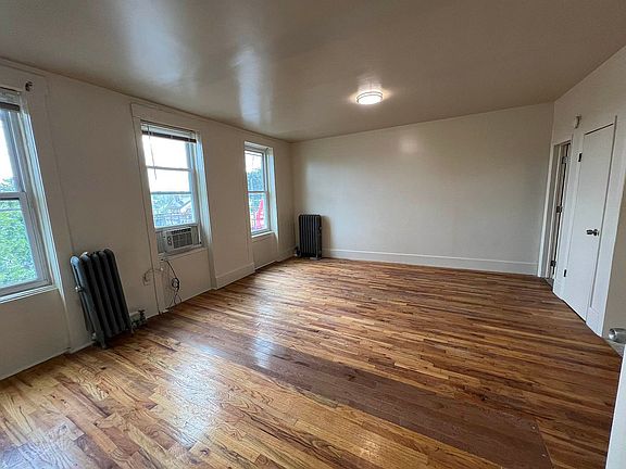 2nd image of 218-73 Hempstead Ave #3F