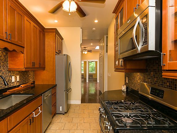 3rd image of 665 Franklin Ave #1