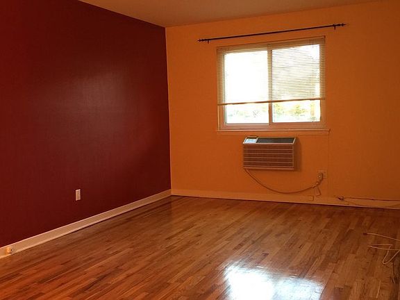 5th image of 3139 41st St