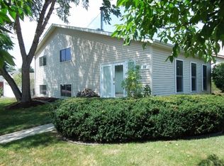88 Holly Dr, Crystal Lake, IL 60014