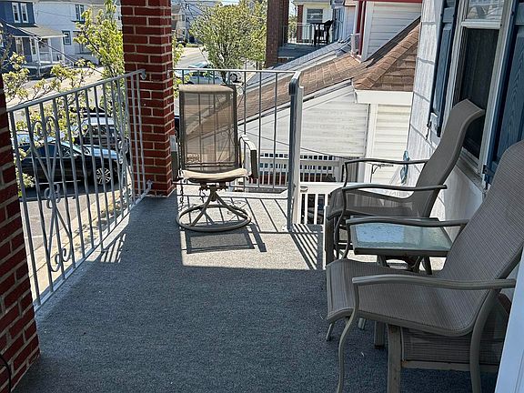 3rd image of 210 E Hand Ave #3