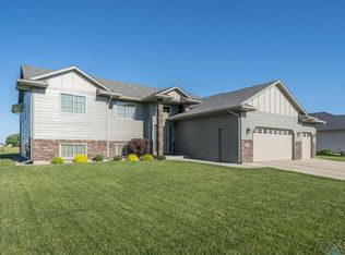 1705 S Kinderhook Ave, Sioux Falls, SD 57106