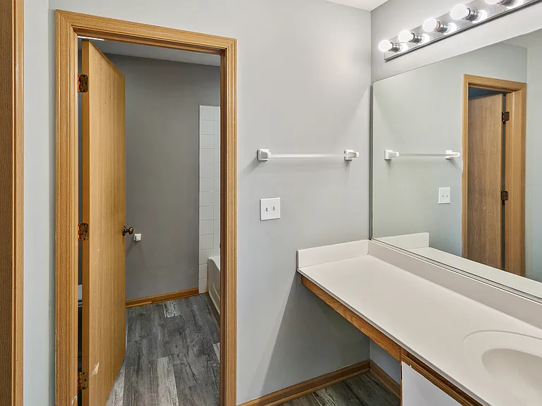 678 Zachary Dr — Photo 14