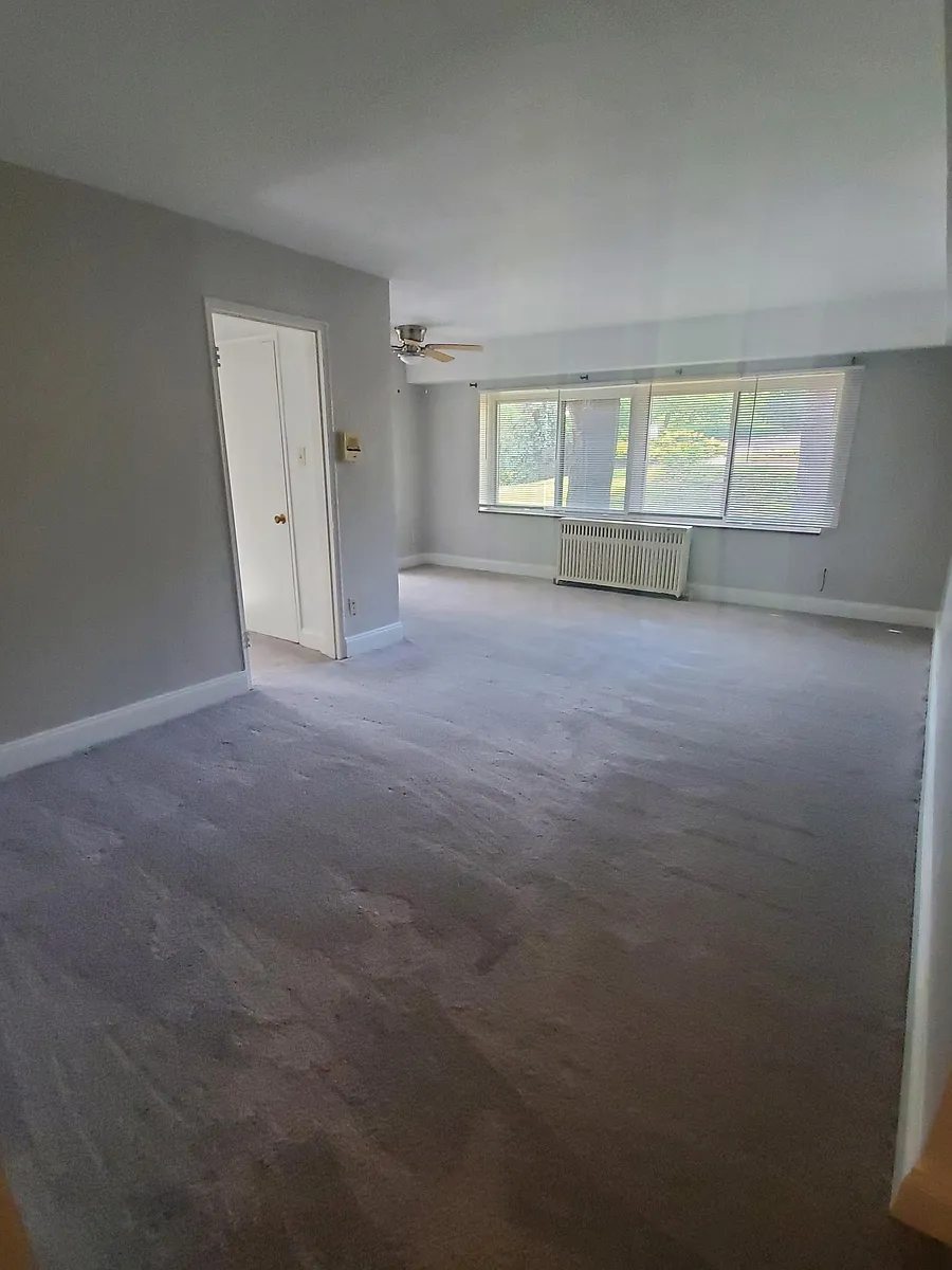 Building Photo - 1 Glen Elm Dr #G1