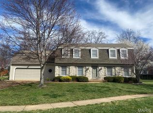 15835 Willow Point Ct, Chesterfield, MO 63017