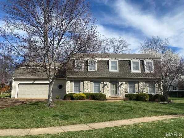 15835 Willow Point Ct, Chesterfield, MO 63017