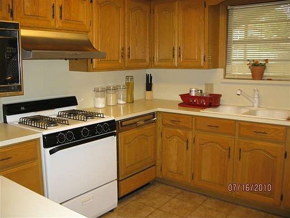 2nd image of 3222 E Parkway St