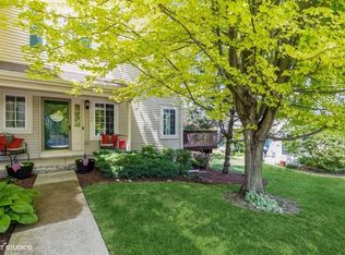 602 Fox Ridge Dr, Fox Lake, IL 60020