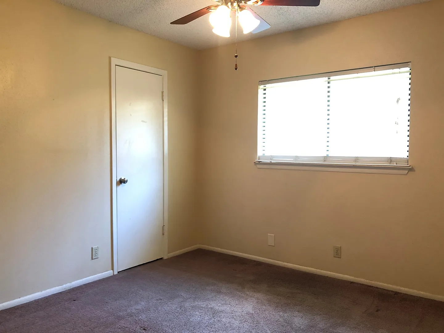 3 Bedroom 2 Bathrooms located in Country View Subdivision — Photo 2