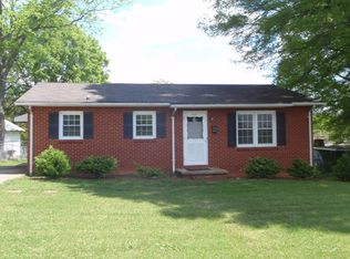 841 9th Avenue Pl NE, Hickory, NC 28601