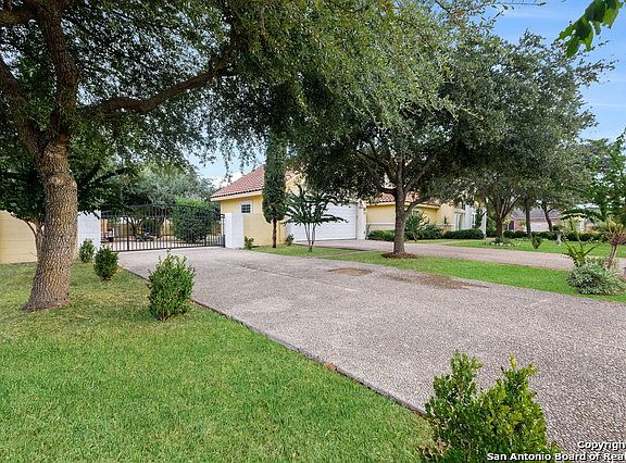 4th image of 15808 Chippewa Blvd