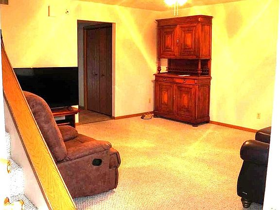 4th image of 8 Dawson Cir #A