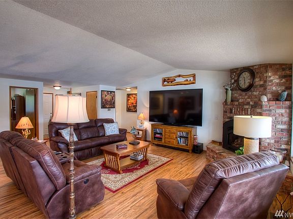 4th image of 370 Ponderosa Loop NE