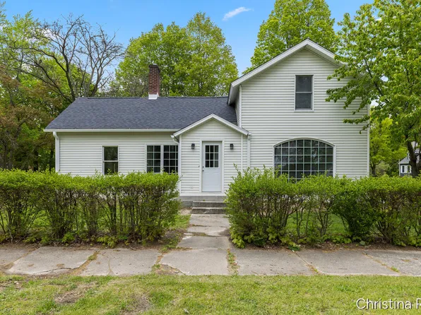 131 3rd St, Lakeview, MI 48850