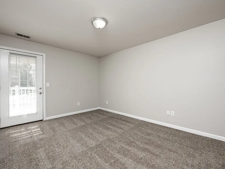 Mansion Row - Where Historic Charm Meets Modern Convenience! — Photo 27