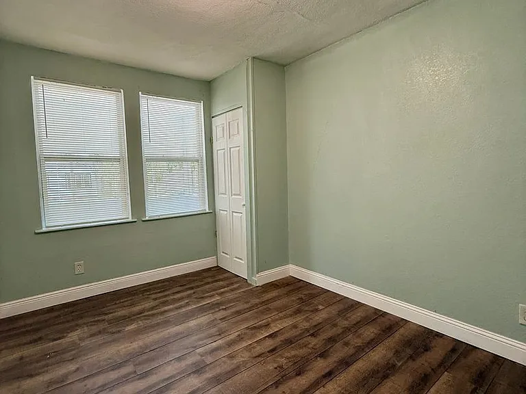 844 Saranac St — Photo 15