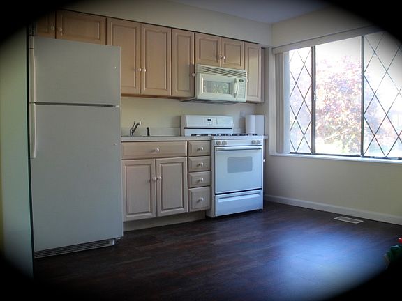 3rd image of 266 Grasmere Dr