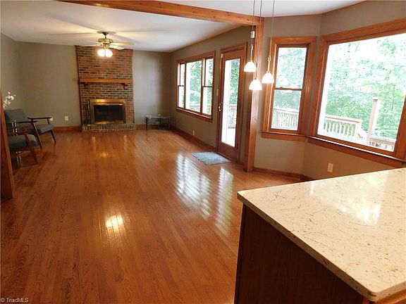 4th image of 1105 Edinburgh Ct
