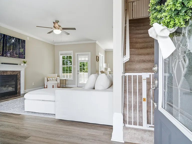 107 McKinnon Pl — Photo 2