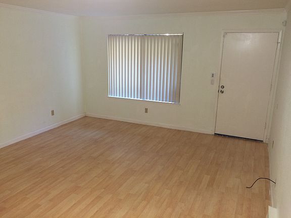 2nd image of 876 Canfield Ct APT 2