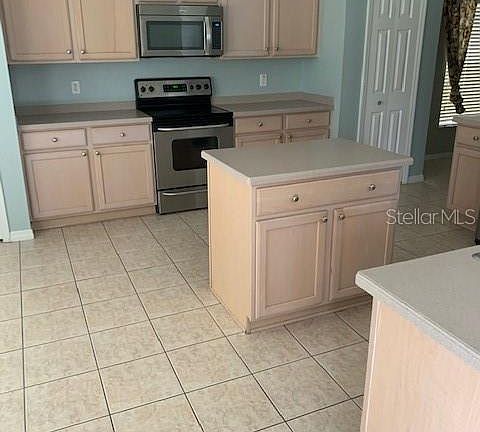 4th image of 9838 Heron Pointe Dr