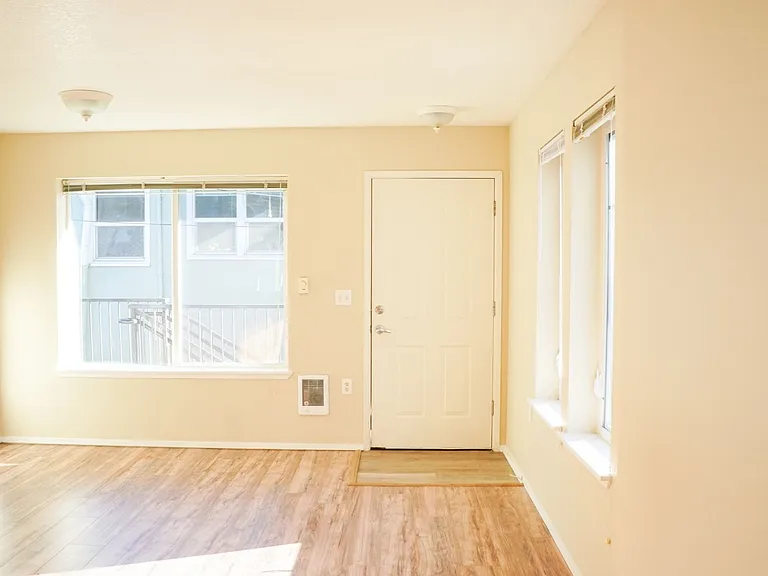 8635 N Leonard St #7 — Photo 3