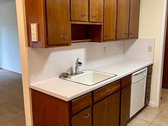 3rd image of 1400 Hopkins Ave APT 204
