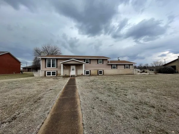 446 Meadowlark Dr, Minneapolis, KS 67467