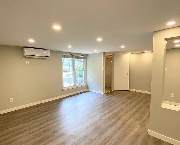 203 Elmwood Ave E — Photo 6