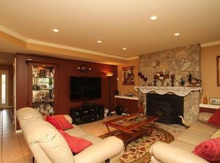 604 Oakfield Ln, Philadelphia, PA 19115