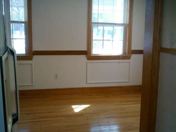 3rd image of 1002 Callowhill St