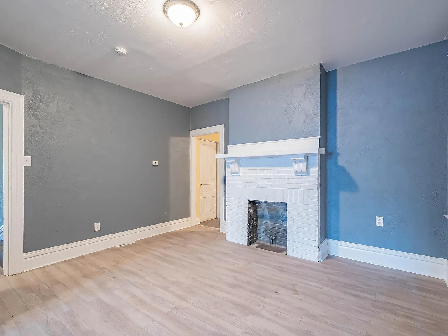 4 bed, 2100 sqft, $1,749 — Photo 3