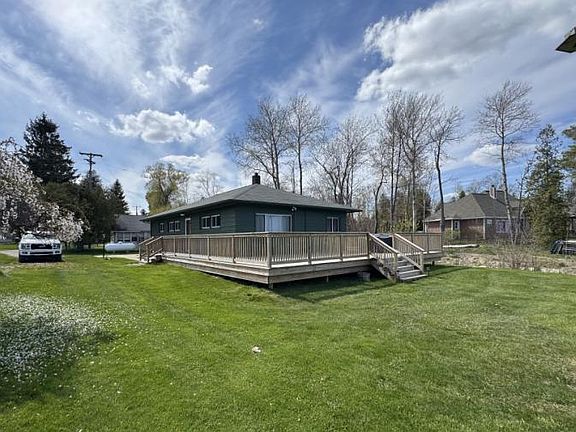 3rd image of 1439 Lakeside Dr