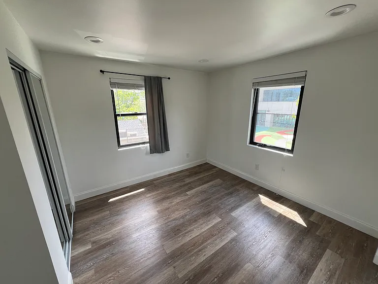 239 12th Pl NE #3 — Photo 10