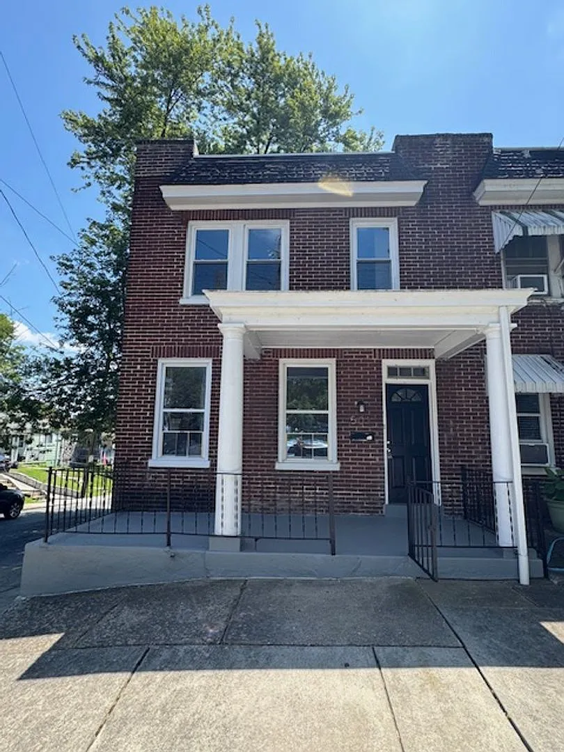 501 Dauphin St photo 1