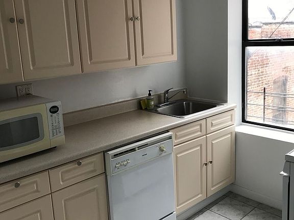 3rd image of 48 Saint Nicholas Pl APT 62
