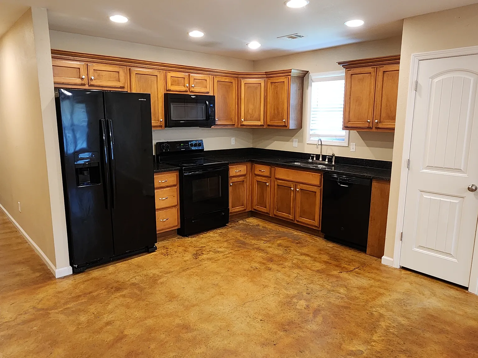 3 bed, 1325 sqft, $1,600 — Photo 2