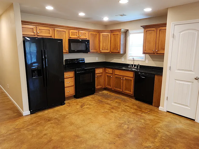 406 E Gordon St — Photo 2