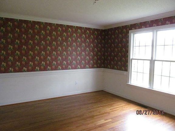 5th image of 420 Woodfield Dr
