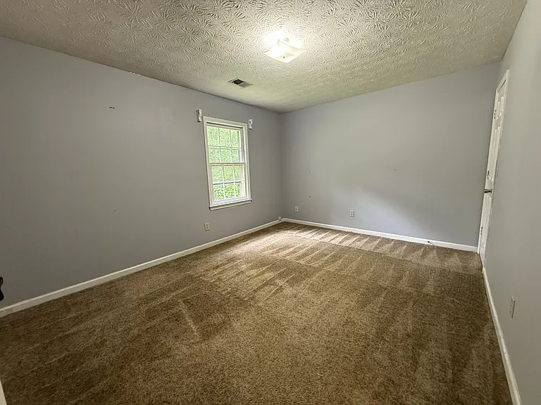 1190 Hunters Creek Ct — Photo 8
