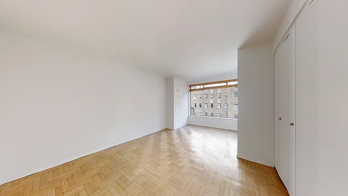 Rented by LEVEN Real Estate | media 12