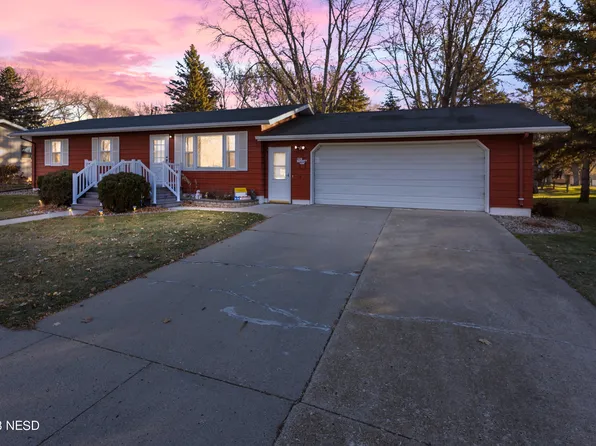 1310 Harmony Ln, Watertown, SD 57201